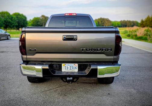 Gray 2017 Toyota Tundra SR5