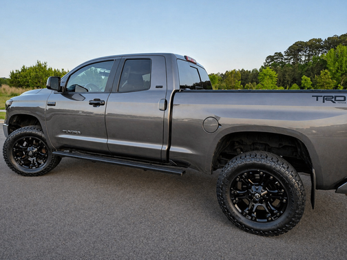 Gray 2017 Toyota Tundra SR5