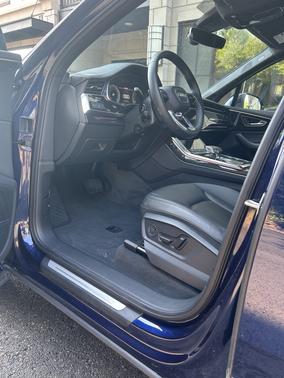 2024 Audi Q7 45 Premium Plus