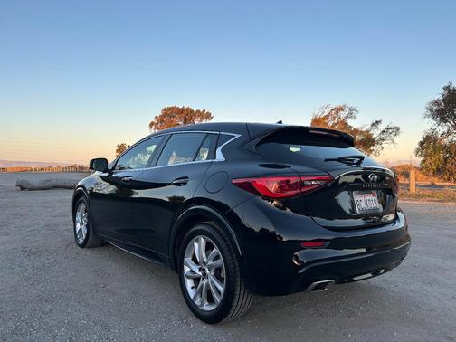Black 2017 INFINITI QX30 Luxury