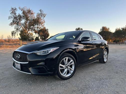 Black 2017 INFINITI QX30 Luxury