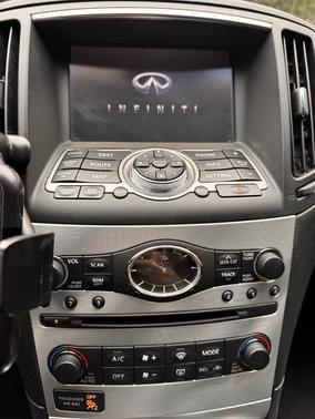 2015 INFINITI Q60 Journey