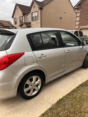 2011 Nissan Versa 1.8 SL