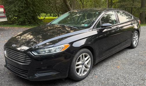 Black 2016 Ford Fusion SE