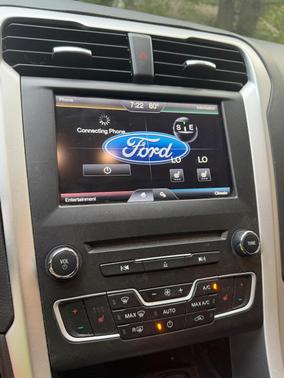 Black 2016 Ford Fusion SE
