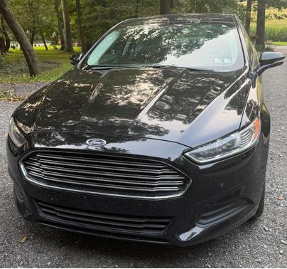 Black 2016 Ford Fusion SE