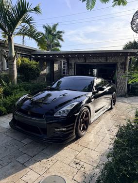 Black 2016 Nissan GT-R Premium