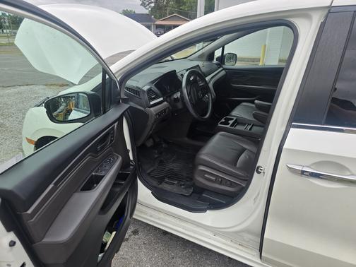White 2019 Honda Odyssey Touring