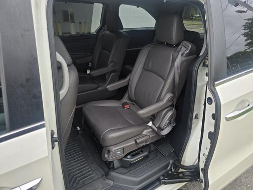 White 2019 Honda Odyssey Touring