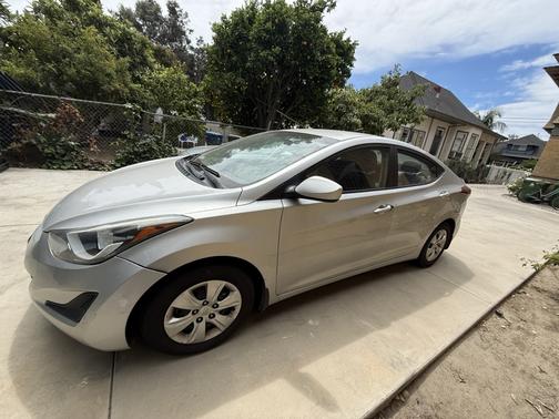 Silver 2016 Hyundai ELANTRA SE