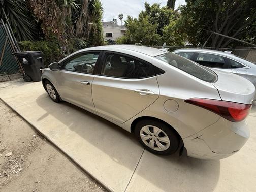 Silver 2016 Hyundai ELANTRA SE