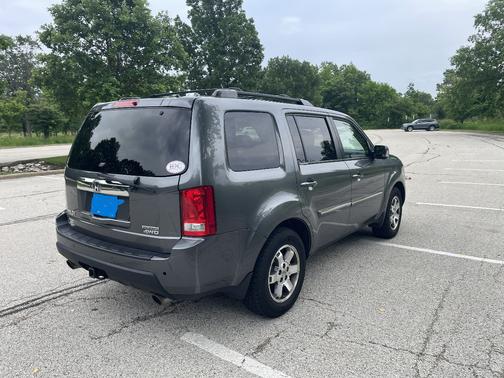 Gray 2011 Honda Pilot Touring