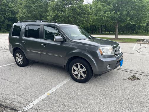 Gray 2011 Honda Pilot Touring