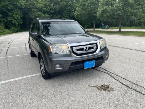 Gray 2011 Honda Pilot Touring