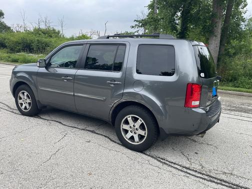 Gray 2011 Honda Pilot Touring