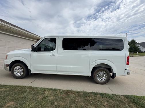 2018 Nissan NV Passenger NV3500 HD SL V8