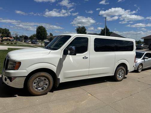 2018 Nissan NV Passenger NV3500 HD SL V8