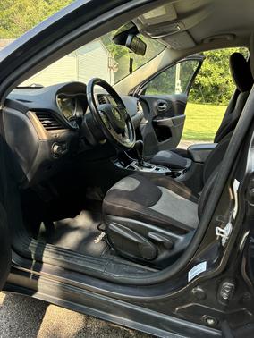 Gray 2017 Jeep Cherokee Sport