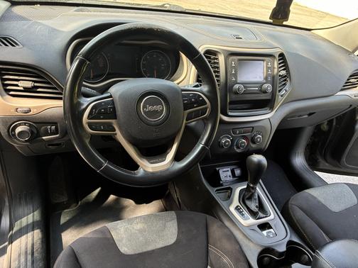 Gray 2017 Jeep Cherokee Sport