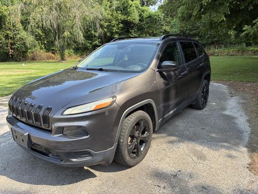 Gray 2017 Jeep Cherokee Sport