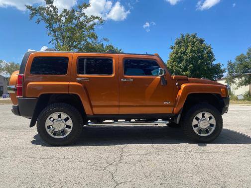 Orange 2007 Hummer H3 Base