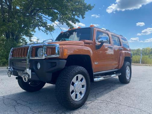 Orange 2007 Hummer H3 Base