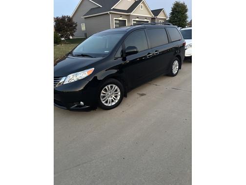 2016 Toyota Sienna XLE