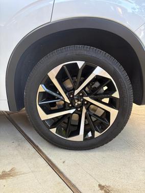 White 2024 Mitsubishi Outlander SEL