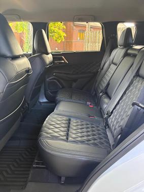 White 2024 Mitsubishi Outlander SEL
