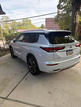 White 2024 Mitsubishi Outlander SEL