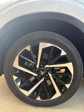 White 2024 Mitsubishi Outlander SEL