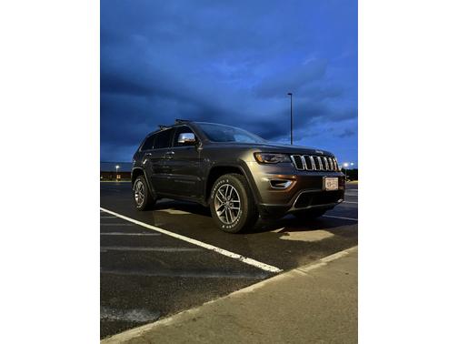 Photo 1 of 3 of 2018 Jeep Grand Cherokee Limited