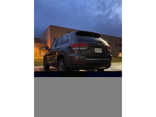 Photo 2 of 3 of 2018 Jeep Grand Cherokee Limited