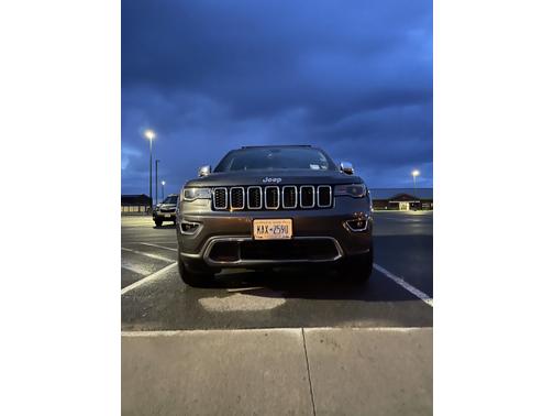 Photo 3 of 3 of 2018 Jeep Grand Cherokee Limited