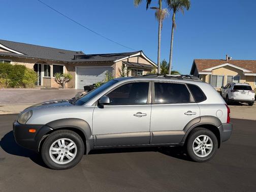 Silver 2007 Hyundai TUCSON SE