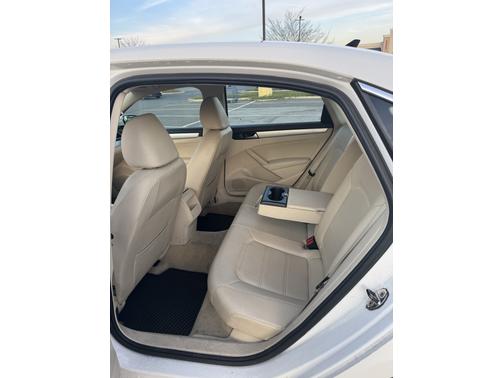 2012 Volkswagen Passat 2.5 SE