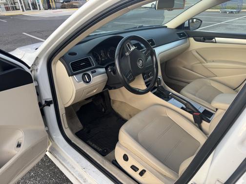 2012 Volkswagen Passat 2.5 SE