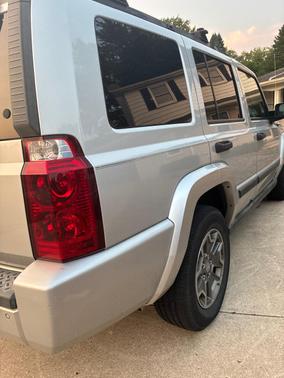 Silver 2006 Jeep Commander Base
