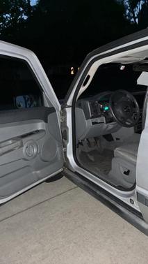 Silver 2006 Jeep Commander Base