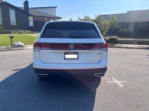 White 2025 Volkswagen Atlas 2.0T SE w/Technology 4MOTION