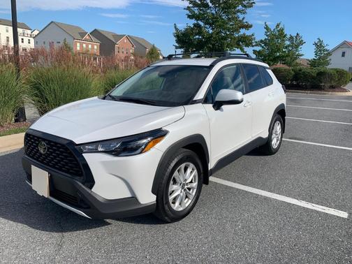 White 2024 Toyota Corolla Cross LE
