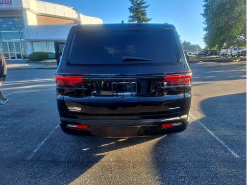 Black 2022 Jeep Wagoneer Series III