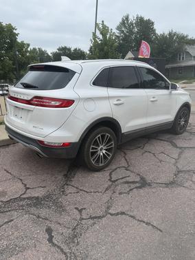 White 2017 Lincoln MKC Select