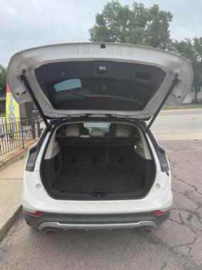 White 2017 Lincoln MKC Select