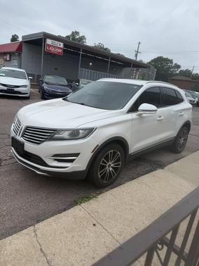 White 2017 Lincoln MKC Select