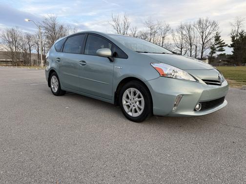 2013 Toyota Prius v Three