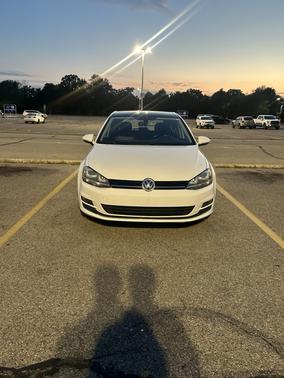 White 2015 Volkswagen Golf Auto TSI S w/Sunroof