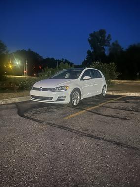 White 2015 Volkswagen Golf Auto TSI S w/Sunroof