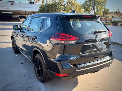 Black 2018 Nissan Rogue S