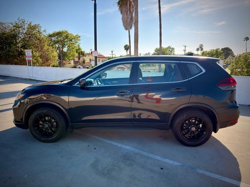 Black 2018 Nissan Rogue S